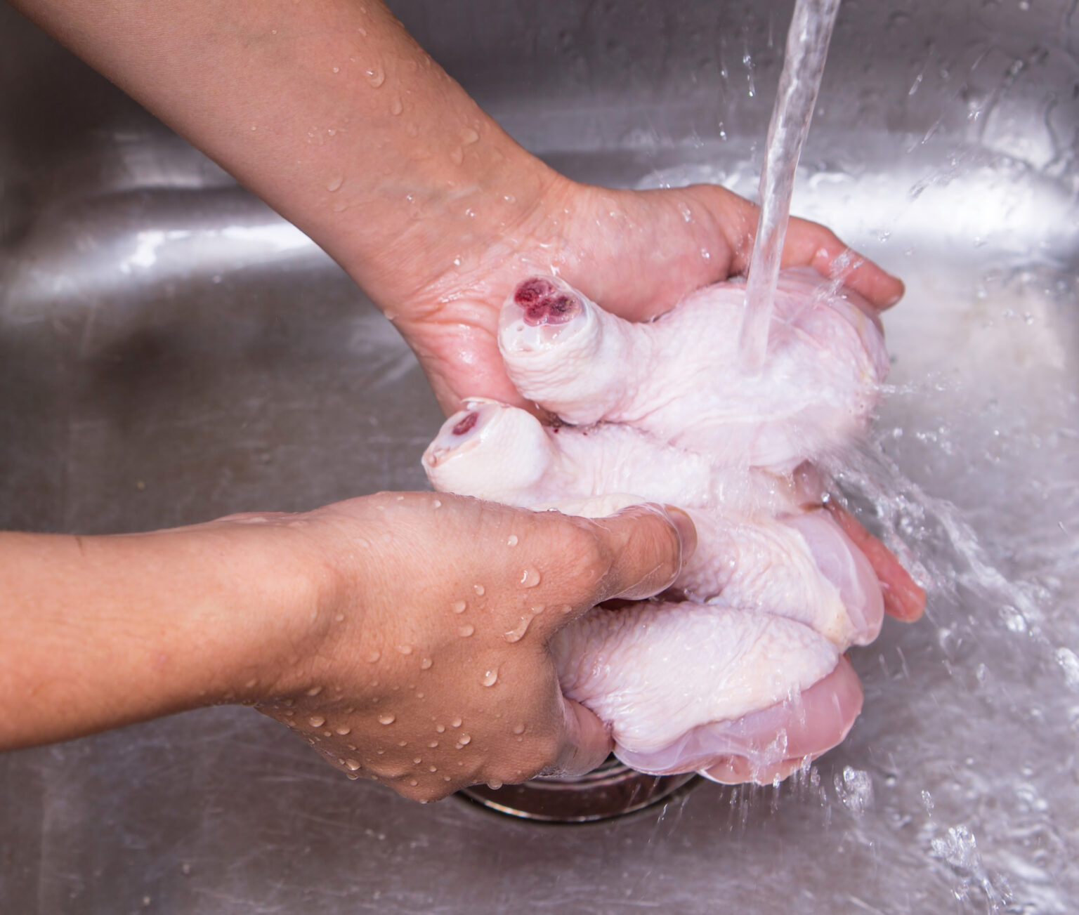 Should raw chicken be washed?
