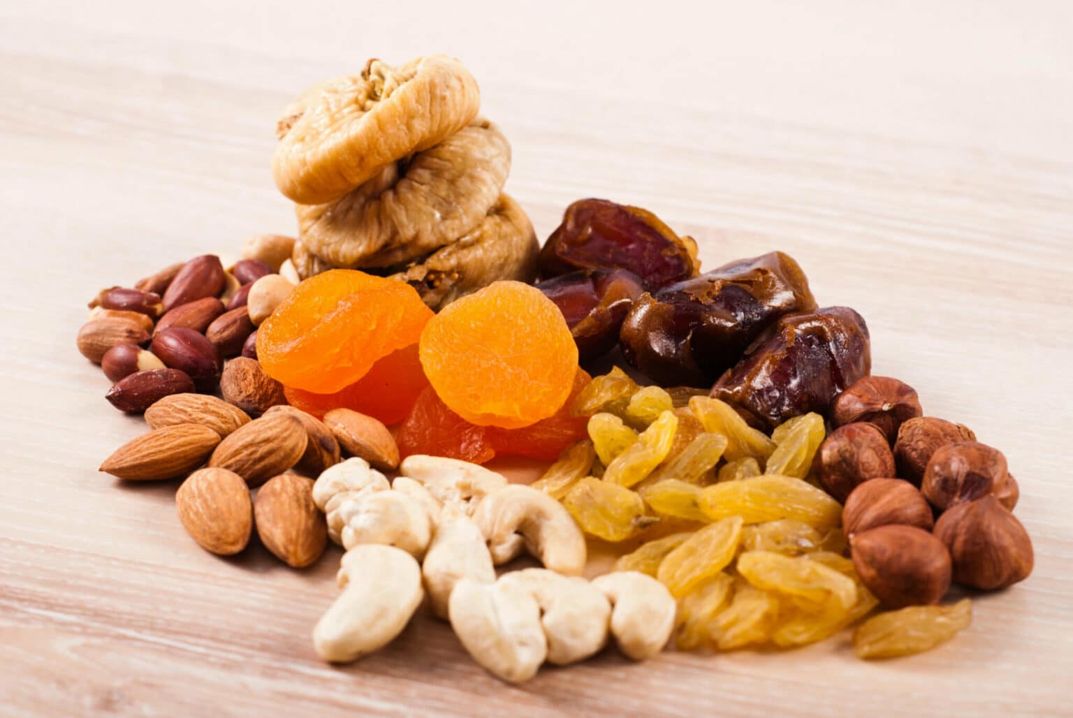 Fuel Up Right: Healthy Snacks for Athletes to Maximize Performance and Recovery Fuel Up Right: Healthy Snacks for Athletes to Maximize Performance and Recovery