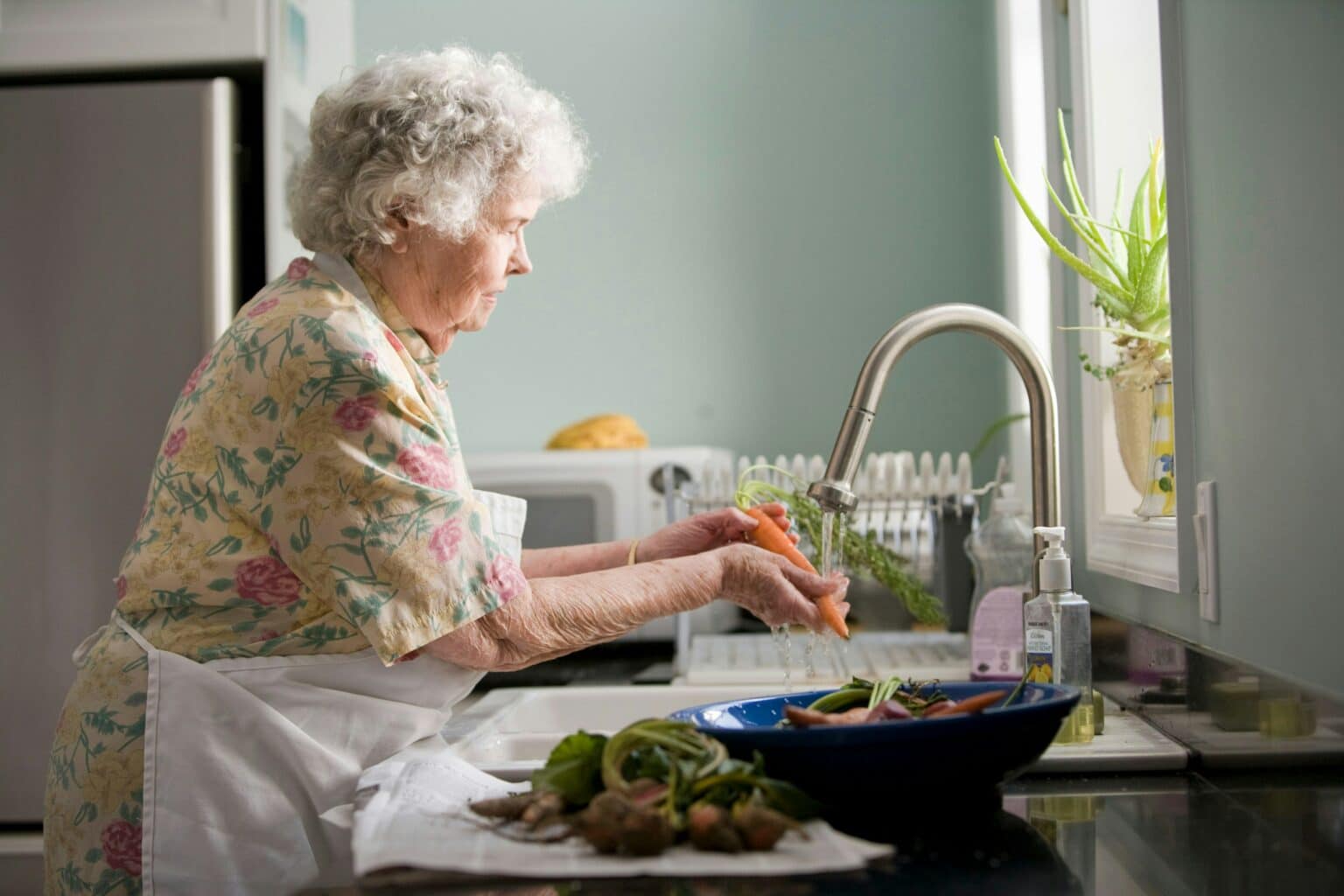 How Food Poisoning Affects the Elderly Differently
