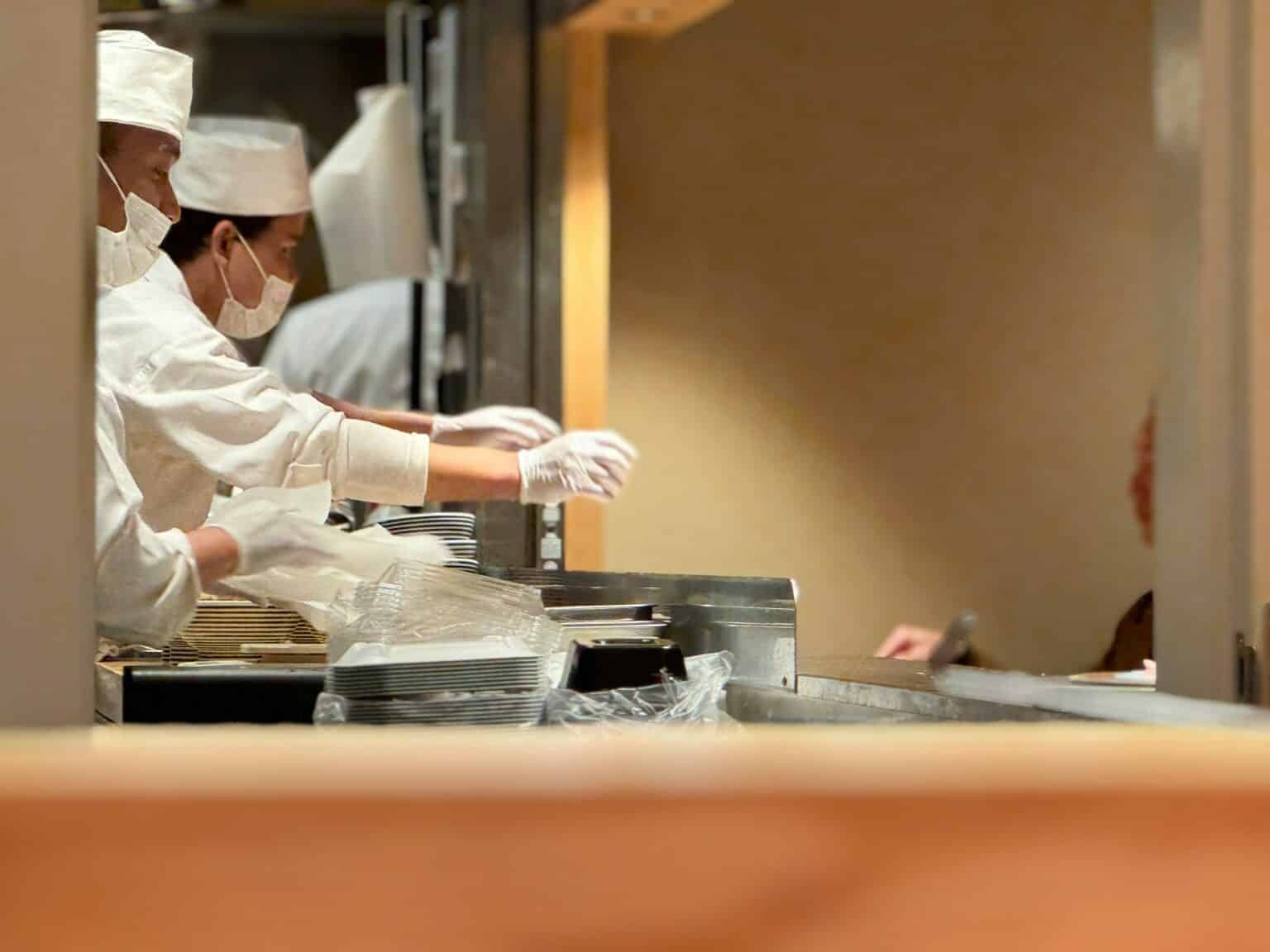 Open Kitchens: Transparency or Just a Show? Open Kitchens: Transparency or Just a Show?