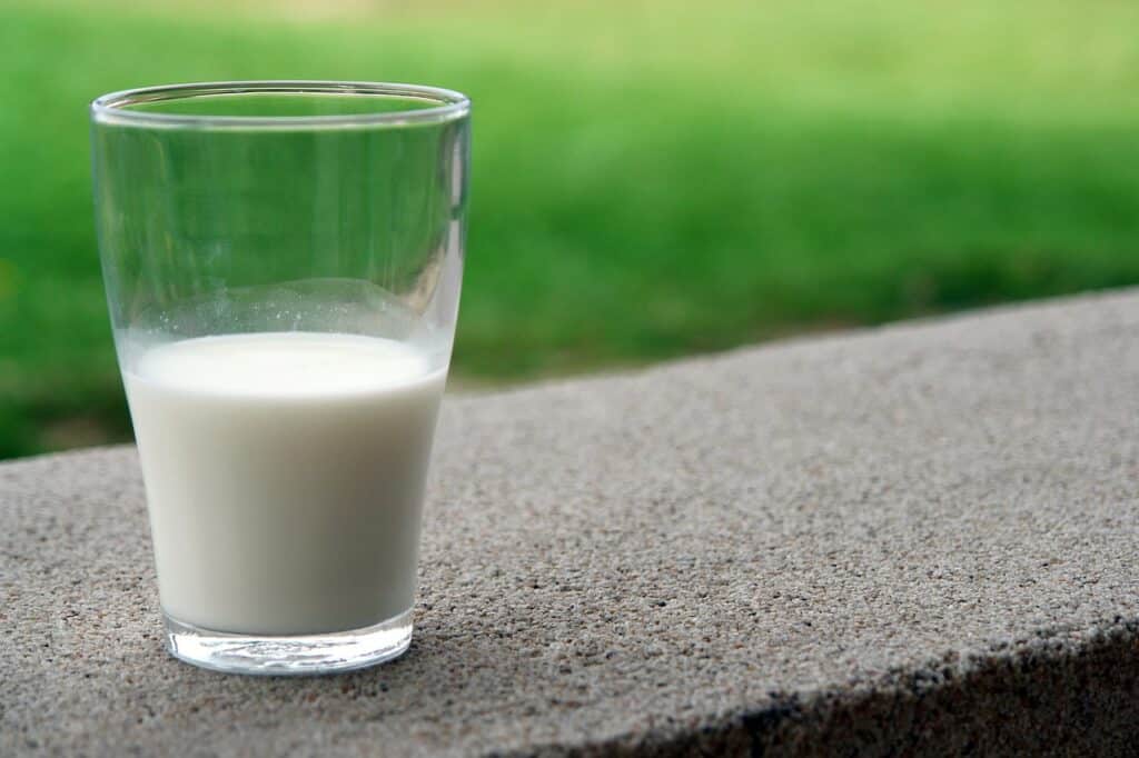 Raw Milk Linked to Campylobacter Outbreak in Illinois Raw Milk Linked to Campylobacter Outbreak in Illinois