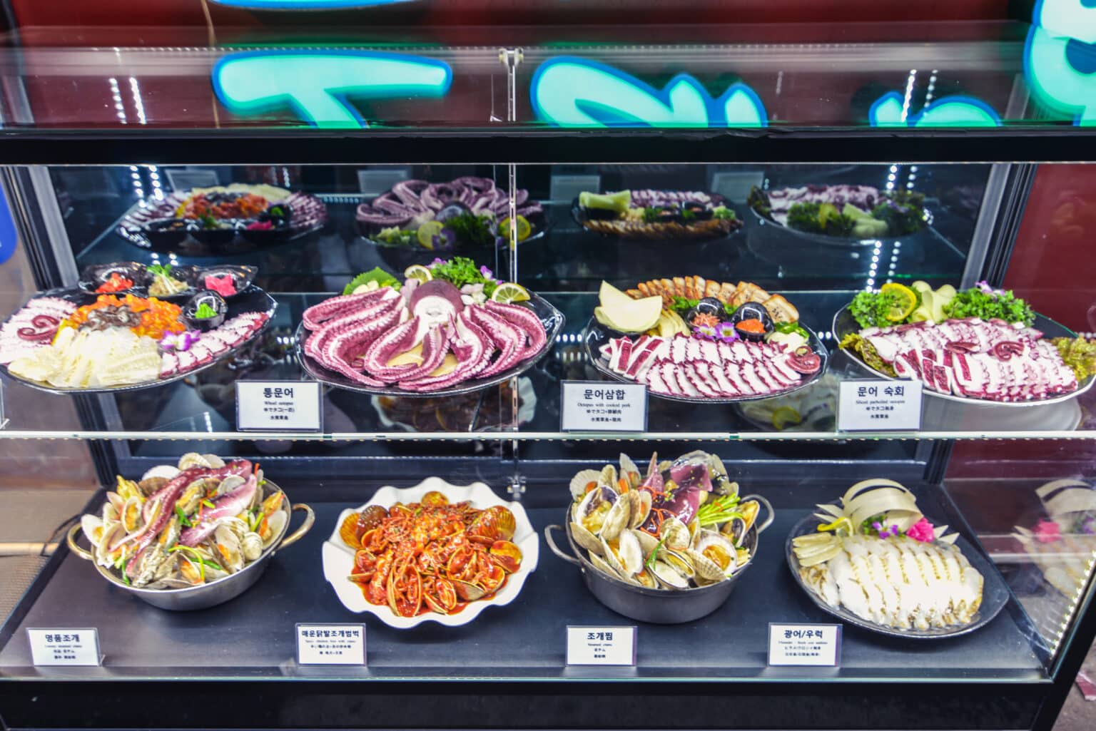 How to Eat Street Food Safely: A Traveler’s Guide to Avoiding “Delhi Belly”